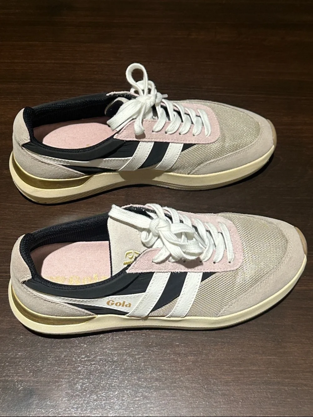 Gola classic silhouette